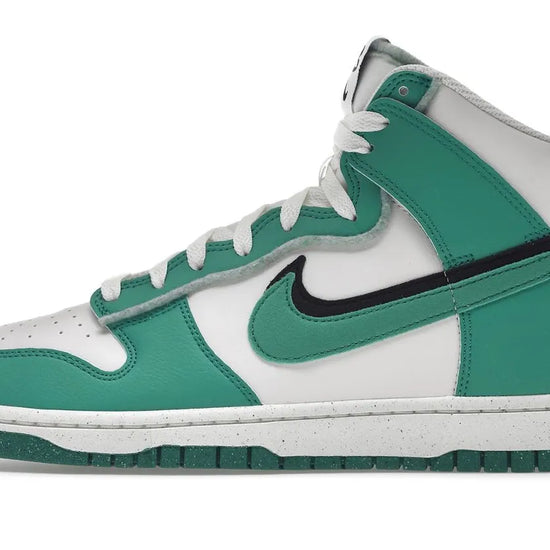 Dunk High SE Stadium Green - DO9775-001