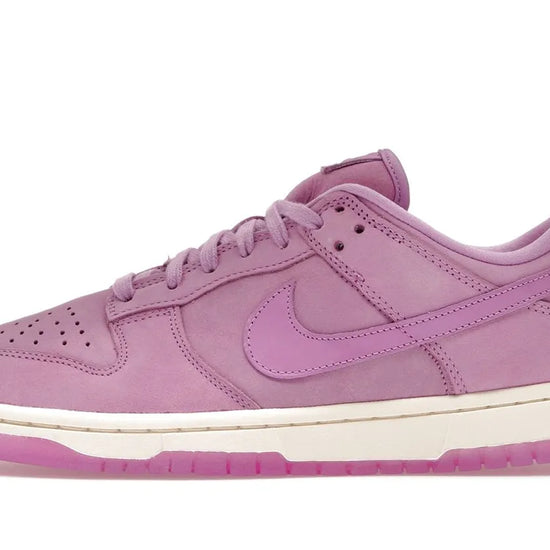 Dunk Low PRM MF Rush Fuchsia - DV7415-500