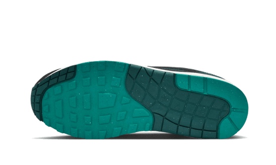 Nike Air Max 1 Liverpool Lebron James - FB8914-100