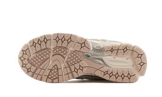 New Balance 1906R Silver Metallic Cream - M1906REE