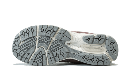 New Balance 2002R Suede Pack Black Fig - M2002RHD